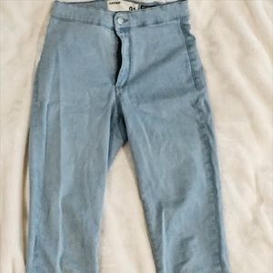 High waisted light wash jeans